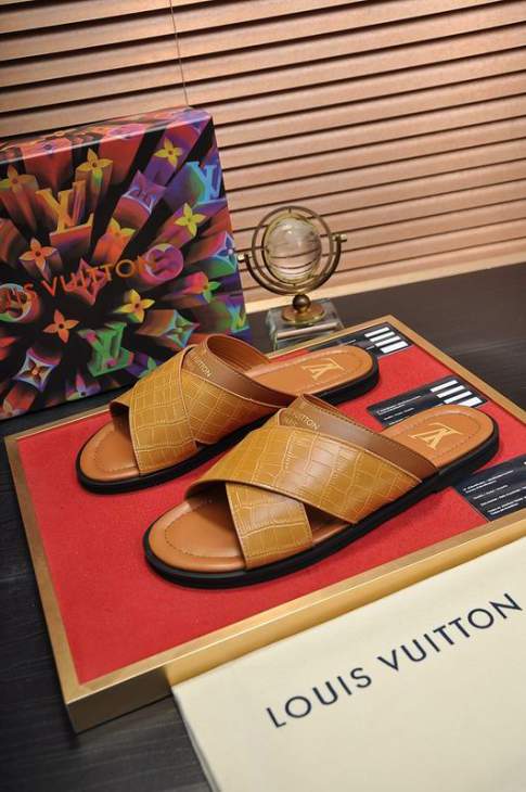 Picture of Louis Vuitton Slippers _SKULVsz38-45mnf06181258